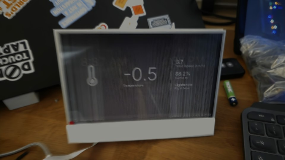 Displays a crap image with scanlines and Ghosting image